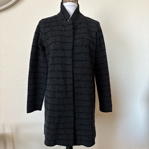 Chiaramente Sweaters - Chiaramente Elegant Textured Women's Cardigan. 70% wool. Made in Italy.